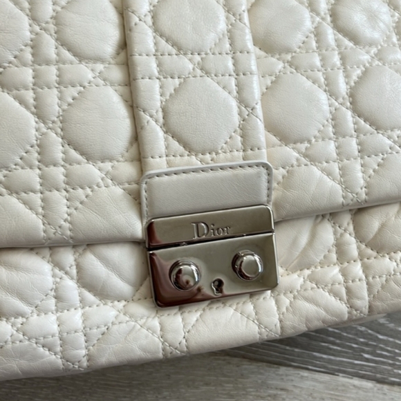 Dior White Quilted Women's Bag - Picture 3 of 10